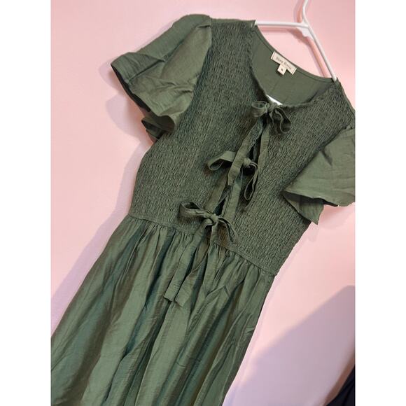 Shop Stevie Dress *M* - Picture 2 of 4